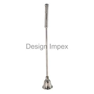 Metal Crafts Accent Candle Snuffer Agarre de madera Precio competitivo Vela hecha a mano Herramienta de apagado Candle Snuffer Hecho EN LA India - Product Image 3