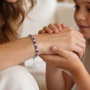 Bracelet tennis pour femme en argent 925 plaqué rhodium avec améthyste et diamant taille brillant rond serti griffe, style classique - Product Image 5
