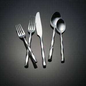 Ensemble de couverts traditionnels en métal en acier inoxydable de designer pour les repas de mariage et le service hôtelier haut de gamme - Product Image 1