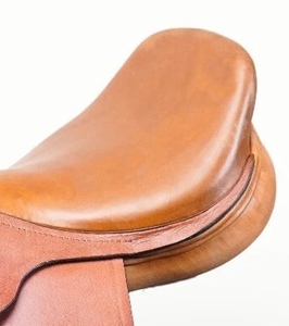 Selle anglaise en cuir souple de haute qualité Siège de dressage respirant pour l'équitation compétitive Prix du produit - Product Image 3