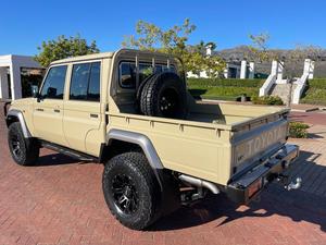 Pick-up double cabine 4x4 HardTop LX79 2022 de bonne qualité - Product Image 4
