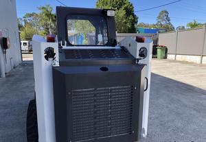 Nouvelle chargeuse compacte Ozziquip avec attelage Bobcat, godet 4 en 1, pelles rétrocaveuses remorquables à vendre - Product Image 2