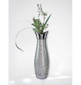 Vase à fleurs en cuivre avec fond rond et finition brillante revêtue de laque, parfait pour les intérieurs d'hôtels de luxe - Product Image 1