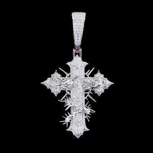 Pendentif Crucifix Hip Hop Chrétien Plaqué Or avec Moissanite Effet Diamant VVS et Croix Épineuse Sertie de Pierres - Product Image 4