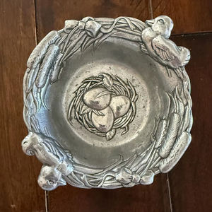 Cuenco decorativo de aluminio para servir con acabado liso, perfecto para casas modernas, apartamentos elegantes y cocinas familiares - Product Image 1