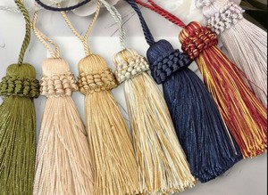 Nouveaux glands en polyester/coton tissé écologiques en forme de lingot d'or pour la décoration de vêtements - Fabriqués sur mesure avec/sans cordon - Product Image 6