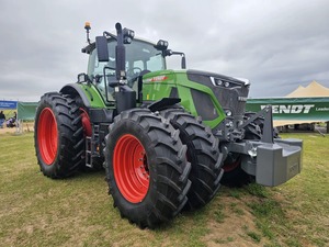 Tracteur agricole Fendt 724 Vario 2019 de performance supérieure - 240 CV, transmission par engrenages, moteur/roulements à technologie avancée, efficacité de pointe, supériorité - Product Image 4