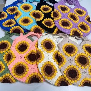 Sac cabas souple en crochet fait main personnalisable avec motif de roses pour femme, disponible en rouge, rose, violet, blanc et noir - Product Image 1