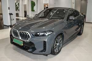 X6 SUV hybride sport de luxe, moteur turbo automatique, pack M Sport, intérieur sombre, toit ouvrant panoramique Sky Lounge - Product Image 2