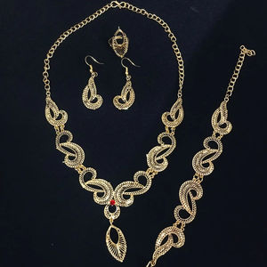 2024 italien Vintage 24K plaqué or cuivre ensemble de bijoux de mode comprend collier et broches conçues aux états-unis fabricant indien - Product Image 1