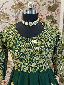 Salwar Kameez en soie brodée élégante pour femmes - Design luxueux longueur ras du sol, séchage rapide, toutes saisons, pour les fêtes - Product Image 5