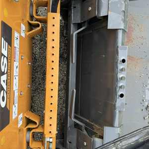 Chargeur compact CASE SR160B de qualité supérieure, puissant moteur diesel, équipement de manutention agricole et de construction - Product Image 3