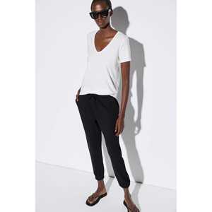 เสื้อยืดคอกว้างแขนสั้นแบบพื้นฐาน - Product Image 1