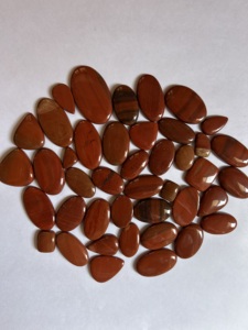 Precio al por mayor, cabujón de jaspe rojo natural, piedra preciosa suelta de jaspe, piedra colgante de forma y tamaño mezclados, cabujón hecho a mano - Product Image 2