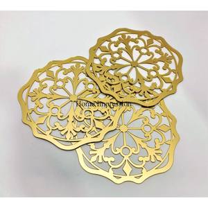 Aluminio fundido Calidad exclusiva Diseñador de arte creativo moderno Placas y platos de cargador hechos a mano chapados en oro de alto grado - Product Image 1