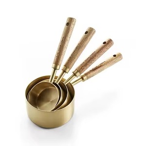 ถ้วยตวงเหล็กชุบทอง ด้ามจับไม้กระถินเทศเป็นมิตรกับสิ่งแวดล้อม อุปกรณ์ครัว เหมาะเป็นของขวัญคริสต์มาส - Product Image 1