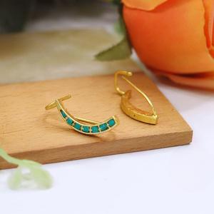 Pendientes de Alta Calidad con Acabado Dorado y Piedras Decorativas, Estilo Elegante, para Bodas y Fiestas, Colección para Mujeres y Niñas - Product Image 1