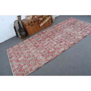 Alfombra vintage de 4x9.1 pies (121x276 cm), alfombra de lana turca con motivos de plantas y árboles rojos. - Product Image 1