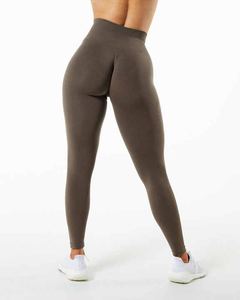 High Waisted Seamless Scrunch Butt Gym <b>Leggings</b> Active Contour Yoga Pants Elastic Waist Closure Made Spandex/Nylon Solid <b>Pattern</b> - Product Image 4