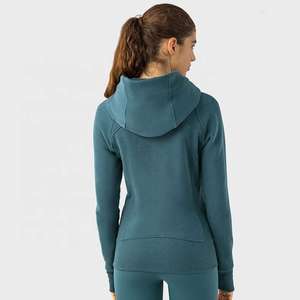 Vente en gros Vêtements de sport légers pour femmes Veste athlétique à capuche avec poches et fermeture éclair pour le yoga, la course à pied, la salle de sport - Product Image 4
