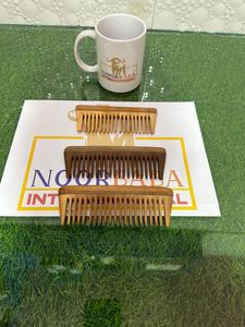 Peine de Madera Pulida Ecológico con Dientes Anchos, Color Verde Natural, Resistente al Agua, con Logotipo Personalizado, Regalo para el Día de la Madre - Product Image 2