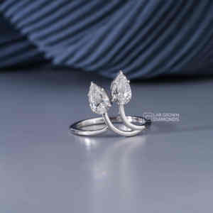 Anillo de Oro Blanco de 14 Quilates con Dos Diamantes Cultivados en Laboratorio con Corte de Pera, Anillo de Lujo para Mujer con Calidad VS EF, Regalo de Aniversario Toi et Moi, 1.30ctw - Product Image 2