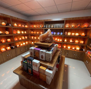 2022 Venta caliente personalizada lámpara de sal rosa del Himalaya luz regulable estilo de flor tallada Decoración elegante - Product Image 5