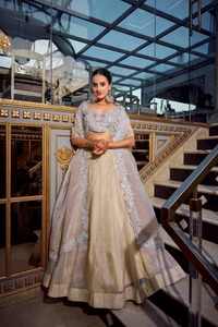 Lehenga choli มีคุณภาพที่เหนือกว่าสไตล์ดั้งเดิมที่มีสไตล์ปักสวยงามสำหรับผู้หญิงเครื่องแต่งกายงานปาร์ตี้ทำมือหนัก - Product Image 3