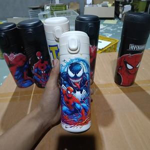 Botella de Agua Deportiva de Acero Inoxidable con Aislamiento al Vacío para Niños, Estudiantes y Escolares, Portátil para Campamento y Senderismo, Diseño de <span class=keywords><strong>Spiderman</strong></span> - Product Image 3