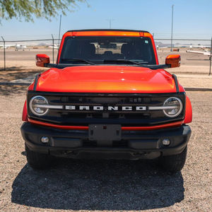 Bronco Outer Banks 2022 EcoBoost de 4 Cilindros, 4x4, Rojo Metálico Picante, Sin Modificar - Product Image 1