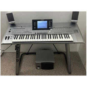 Piano Digital Arreglador de 76 Teclas Genos Tyros 5 Más Vendido - Product Image 1