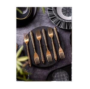 Ensemble de 4 couverts en acier inoxydable au Design contemporain, forgés à la main et polis miroir par Axiom Home Accents, Offre Spéciale - Product Image 2