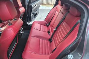 Venta rápida USADO CON VOLANTE A LA IZQUIERDA |   CONDUCCIÓN DERECHA |   2022 A L F A R O M E O |   GIULIA VELOCE TURBO 4-CILINDROS AWD - Product Image 3