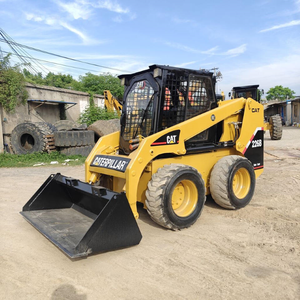 รถตักล้อยางมือสอง Cat 226B ขนาด 9 ตัน รับน้ำหนักได้ ปี 2023 ระบบมอเตอร์เกียร์ไฮดรอลิก อุปกรณ์ก่อสร้าง ลดราคา - Product Image 1