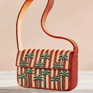 Elegante Bolso de Mano Bordado con Cuentas de Semillas, Bolso de Mano con Cuentas, Diseño Intrincado, Motivo Floral Artesanal, Cosido a Mano con Cuentas Pequeñas - Product Image 1