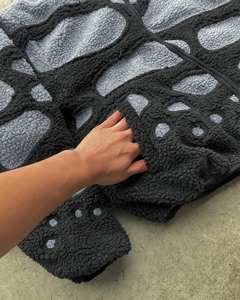 Veste d'hiver épaisse réversible en polaire sherpa noire vieillie, imprimé animal, personnalisable OEM, unisexe - Product Image 5