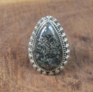 แหวนเงินแท้ 925 ประดับมาร์คาไซต์ธรรมชาติทรงลูกแพร์ งานแฮนด์เมด เครื่องประดับโดดเด่น ของขวัญสำหรับเธอ ราคาขายส่ง - Product Image 1