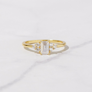 Anillo de Compromiso de Oro Sólido de 14K con Diamante Cultivado en Laboratorio con Corte Esmeralda, Anillo de Boda Único con Esmeralda Blanca, Joyería Fina para Fiestas y Eventos Especiales - Product Image 2