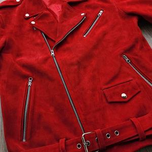 แจ็กเก็ตหนังกลับสีแดงไซส์พลัสไซส์แจ็คเก็ตขี่มอเตอร์ไซค์สไตล์วินเทจ - Product Image 2