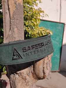 เข็มขัดยกน้ำหนักหนังวัวแท้แบบหนาพิเศษ สำหรับออกกำลังกายทุกเพศ ทุกวัย  พร้อมหัวเข็มขัดแบบปรับได้ ไม่ลื่น  สีดำ  แบรนด์สั่งทำพิเศษ - Product Image 2