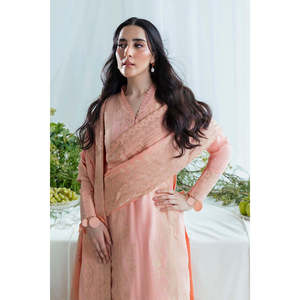 ชุดสูทผ้าซาตินแจ็คการ์ด 3 ชิ้น พร้อมผ้าคลุมไหล่ รุ่น FE-52126 - Product Image 1