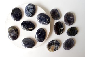 Superb Quality European Feature Blue Color Oval Agate Gemstone Iolite Worry Stones for Decorations Gifts - Product Image 2