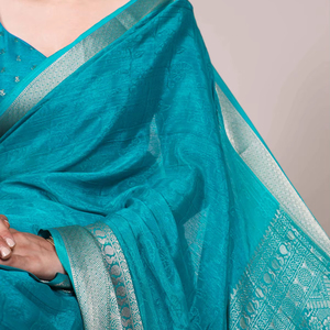 Magnifique sari chinon auto-imprimé avec travail de tissage zari en soie - vente en gros - Product Image 2