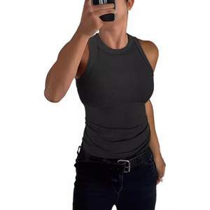 Haut court d'été personnalisé Basics T-shirt sans manches de sport pour filles Débardeur court côtelé à strass de haute qualité coupe ajustée - Product Image 3