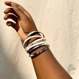 Brazalete de cuerno clásico de suministro al por mayor con acabado brillante, pulsera ligera y duradera para uso diario en la oficina de artesanías de La India - Product Image 3