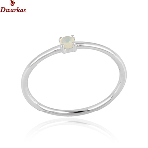 Bague en pierres précieuses opale en argent sterling 925 de conception simple classique minimaliste pour femme et fille - Product Image 1