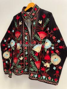 Veste Suzani surdimensionnée pour femmes, veste en velours brodée à la main avec deux poches latérales, doublure en coton - Product Image 4