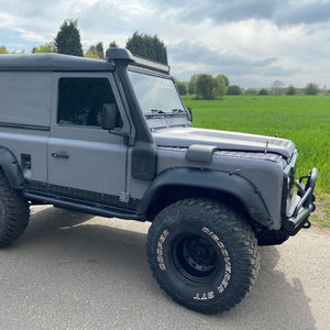 Voitures d'occasion neuves avec boîte de vitesses manuelle Intérieur en cuir foncé FWD Drive R20 Taille des pneus - Product Image 1