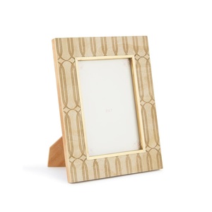 Cadre photo en bois de manguier avec œuvre d'art en résine 3D pour décoration de table et cadre photo en résine peinte à la main - Product Image 1