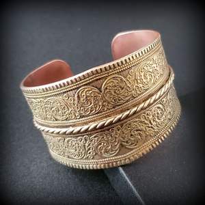 Brazalete de Latón Moderno, Anillo de Puño, Chapado en Oro, Accesorio de Boda Moderno, Adecuado para Mujeres, Mejora Festiva del Guardarropa - Product Image 6